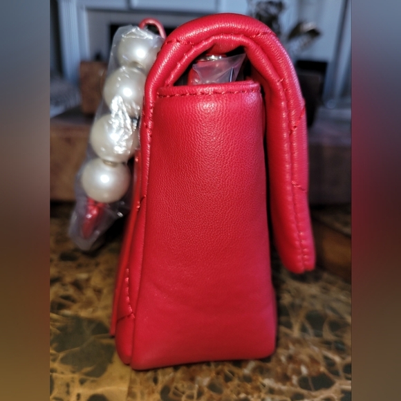 Badgley Mischka Chic Red Handbag with Pearl Handle - Picture 5 of 7